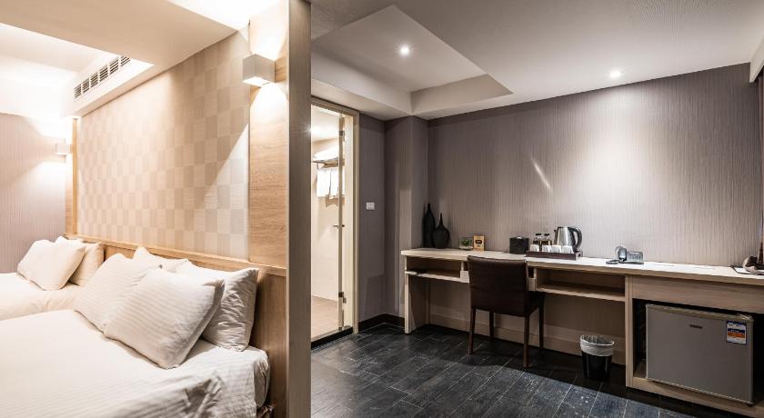 Global Traveler Hotel - image 14