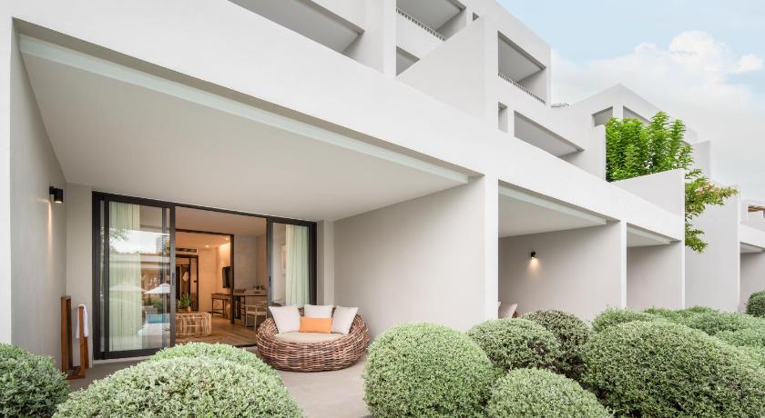 Image of Mini Suite with Pool Access 12