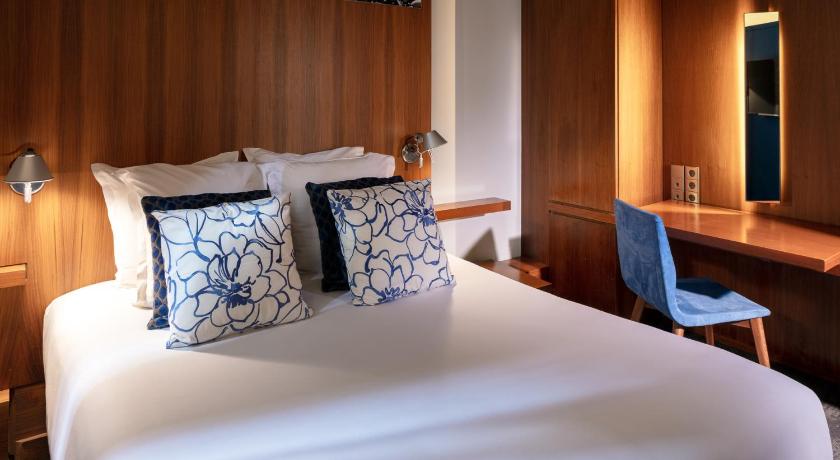 Image of Superior Room City View 11