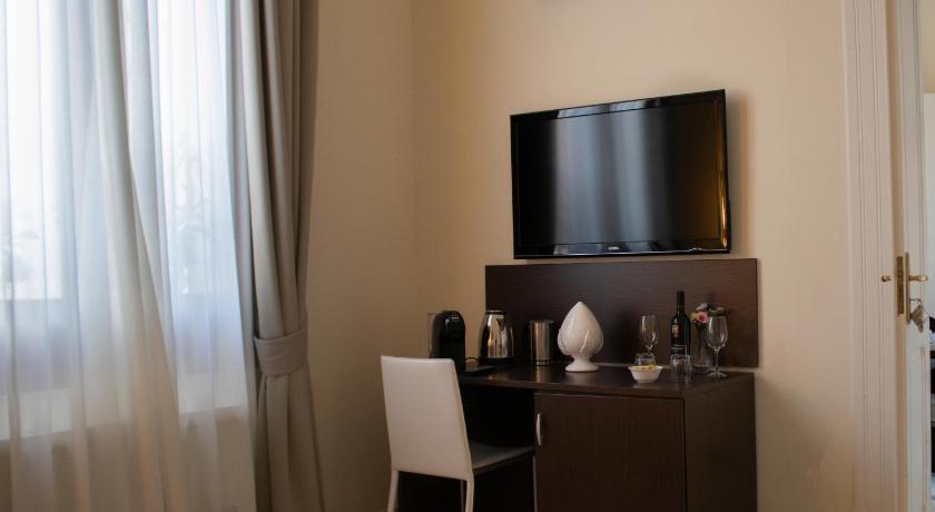 Image of Standard suite 8