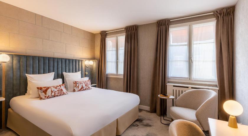 Image of 1 Queen Bed, NonSmoking, Superior Room 1