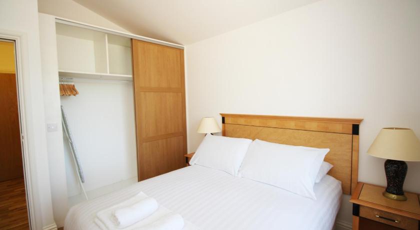 Wellesley Road Apartments photo