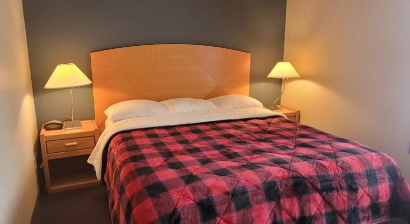 헤이와드 (WI) Lumberjack Inn 숙소 레스토랑