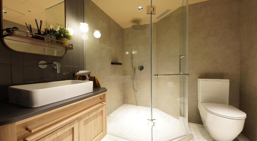 Image of Deluxe Queen Room 6