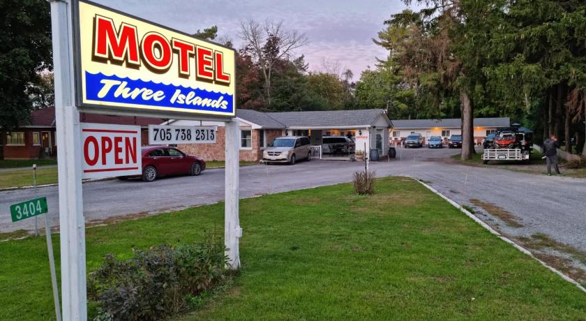Three Island Motel