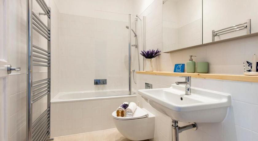 The Stunning Philbeach Garden Apartment photo