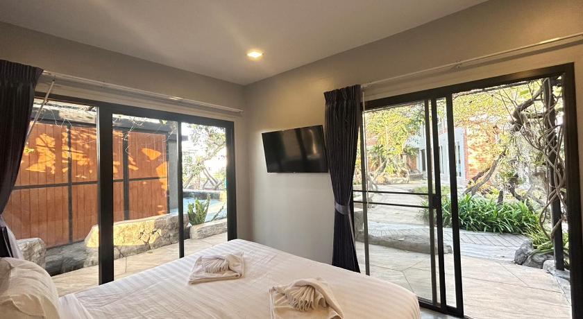 Image of Standard Double Garden View 3