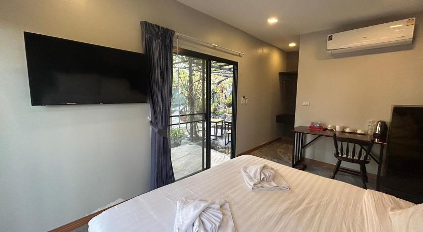 Image of Standard Double Garden View 7