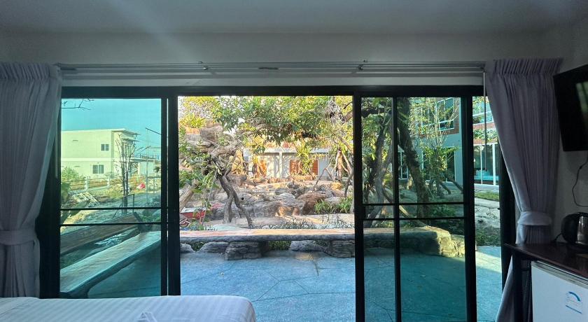 Image of Standard Double Garden View 5