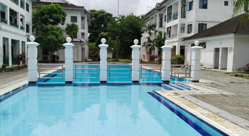 Polo Park Apartment near mid valley southkey photo