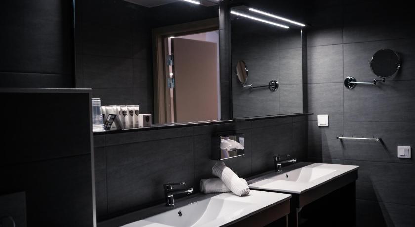 Image of Deluxe Suite 2