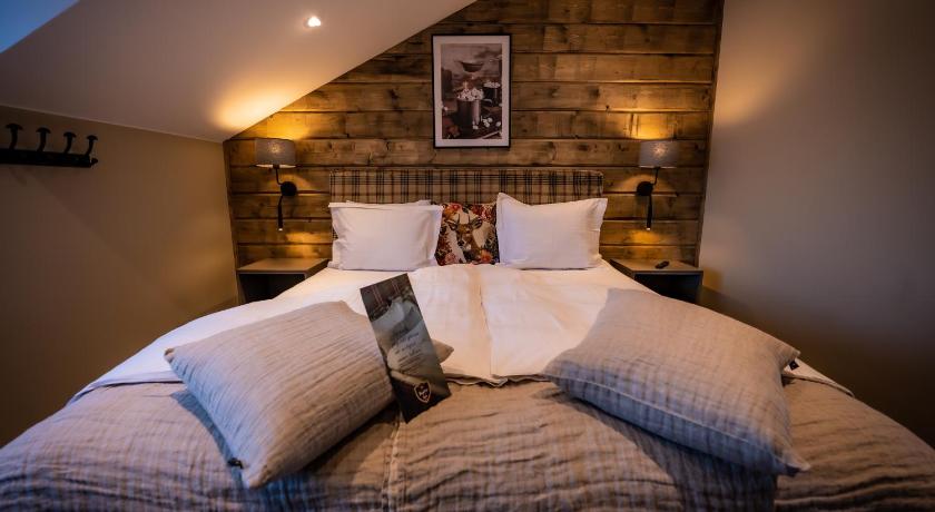 Image of Junior Suite with Balcony 1