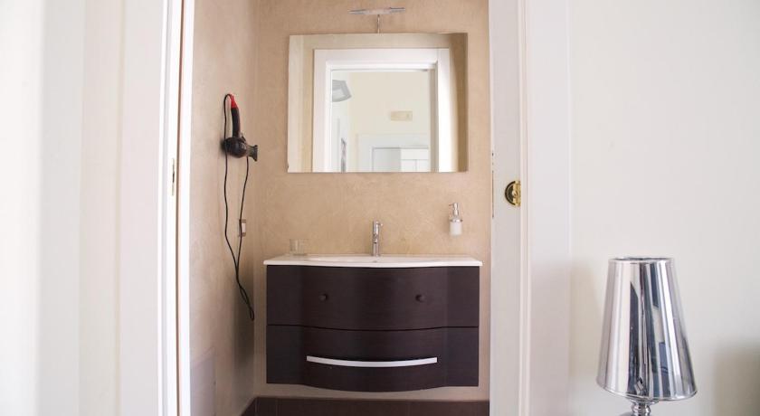 Image of Standard suite 9