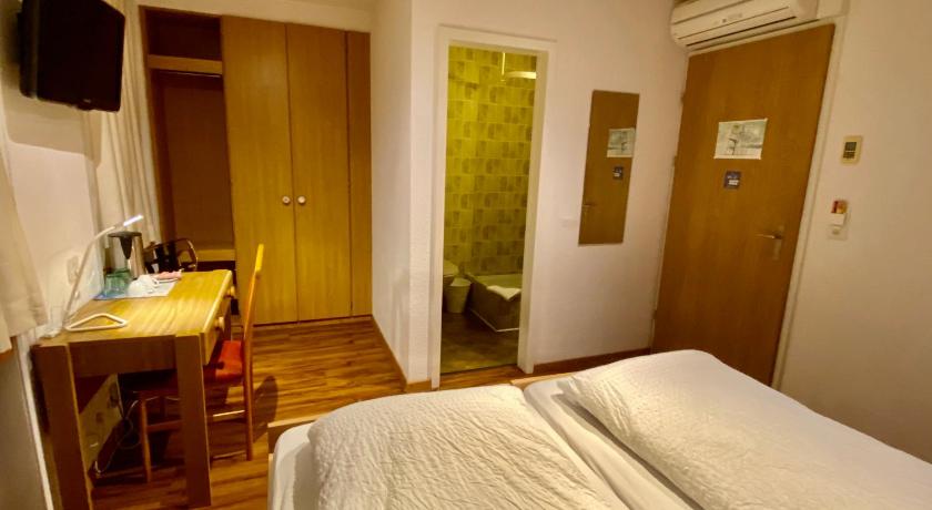 Image of Standard Twin Room 7