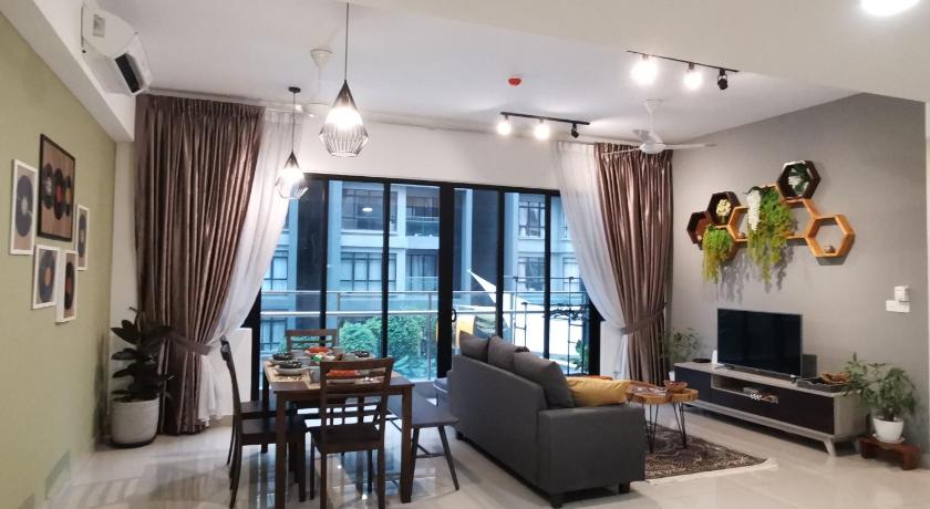 Geniehome PoolView 3BR 100mbps@Utropolis Shah Alam photo
