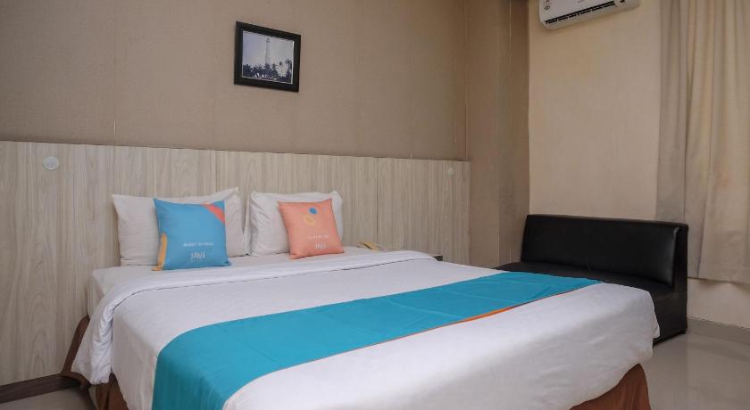 Sans Hotel Lynt Makassar photo