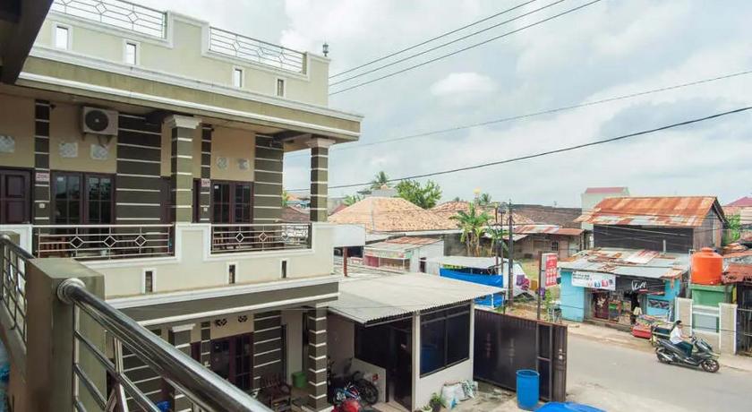 OYO 3044 Adelia Residence photo
