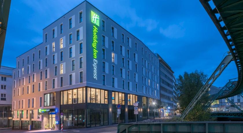 Holiday Inn Express Wuppertal Hauptbahnhof photo