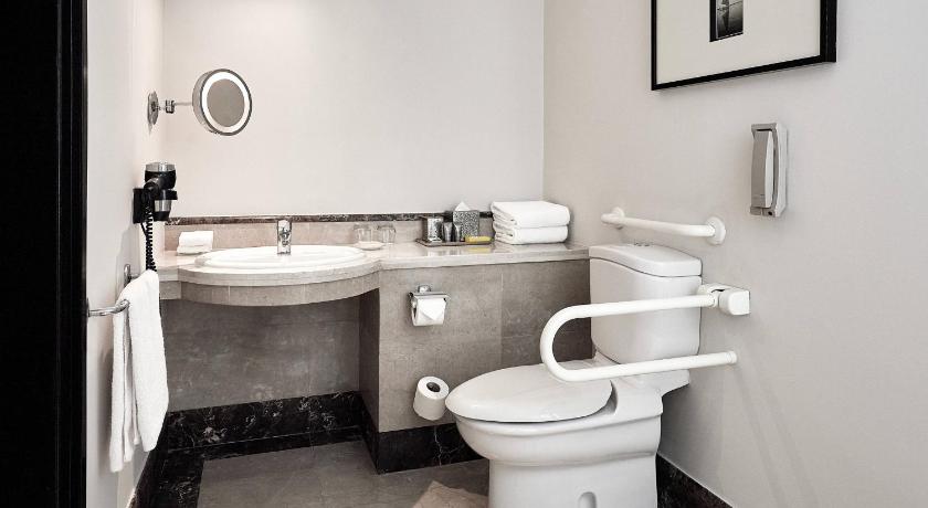 Image of Deluxe Guest room, 1 King, Garden view, Balcony 5