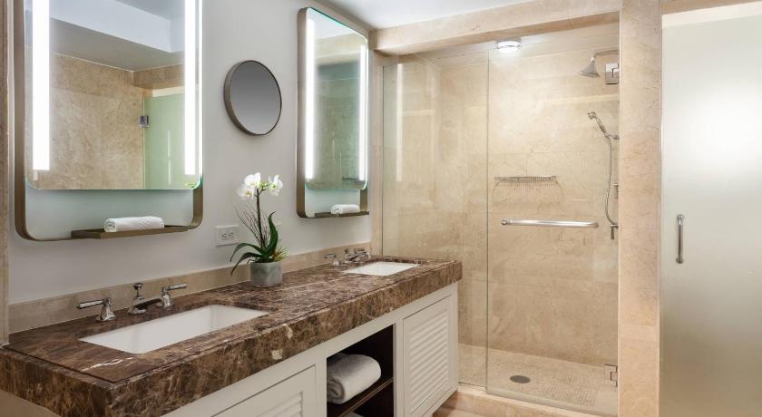 Image of King Room with Partial Ocean View - Mobility Accessible with Roll-In Shower 2
