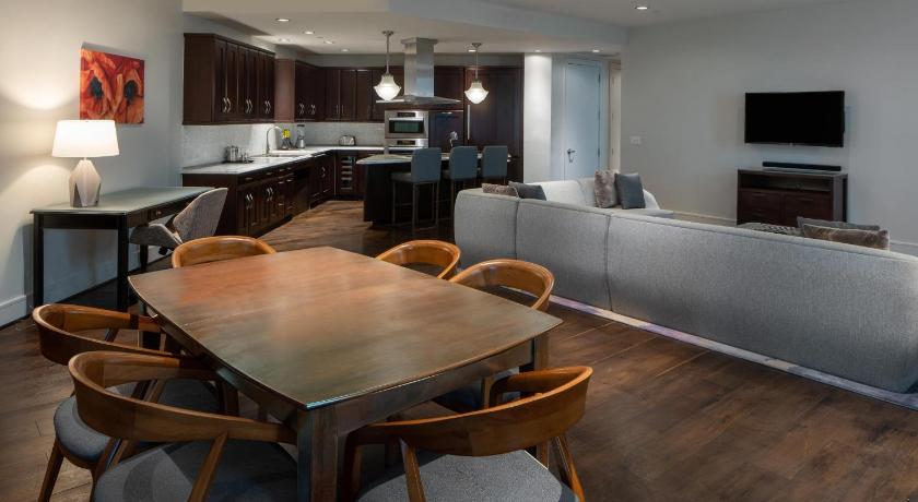 Image of Pinnacle Two-Bedroom Apartment with Balcony 4