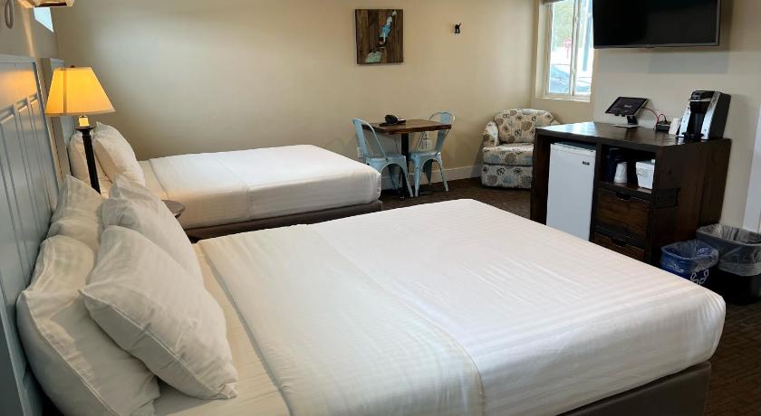 Julie's Park Cafe & Motel photo