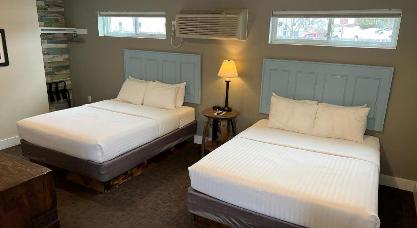 Julie's Park Cafe &amp; Motel — Hotel in Fish Creek (WI)