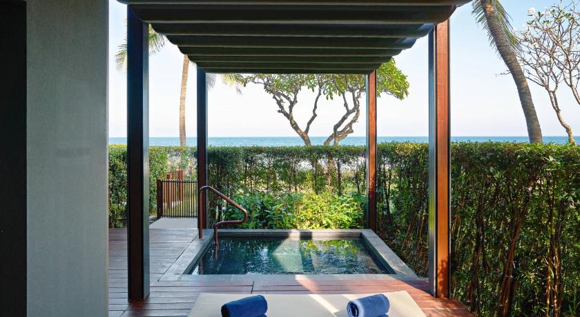 Image of 1 Bedroom Suite, 1 King, Beach front access, Garden access, Whirlpool 3