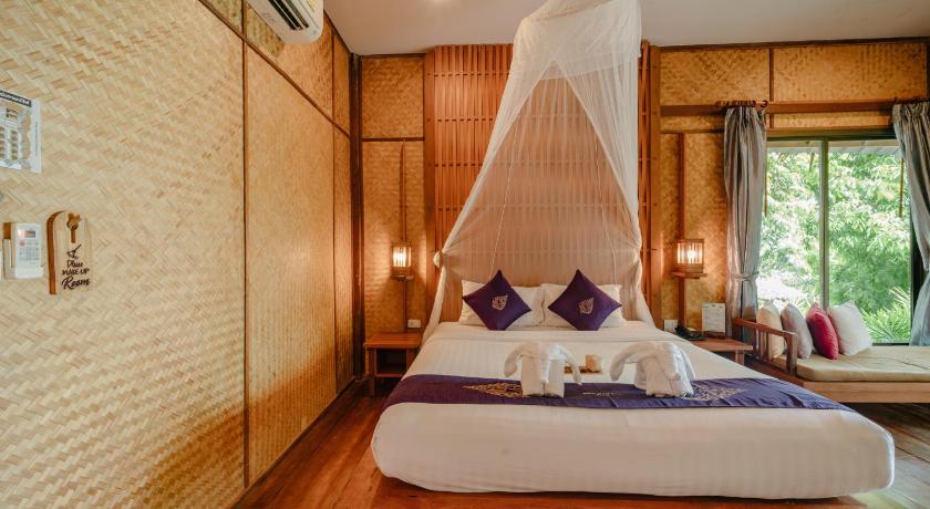 Image of Deluxe Room Partial Ocean View 3
