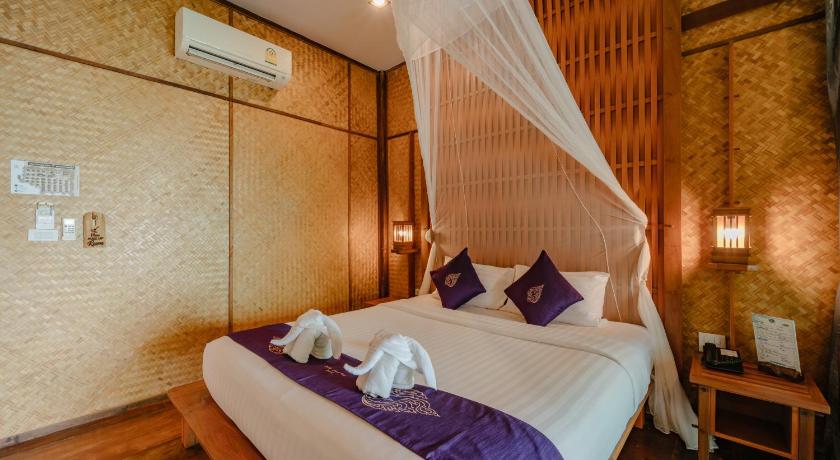 Image of Deluxe Room Partial Ocean View 8