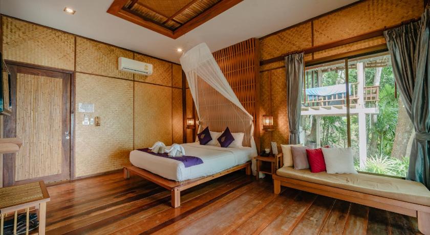 Image of Deluxe Room Partial Ocean View 6