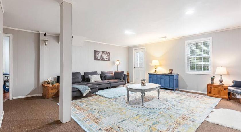Cozy basement apartment