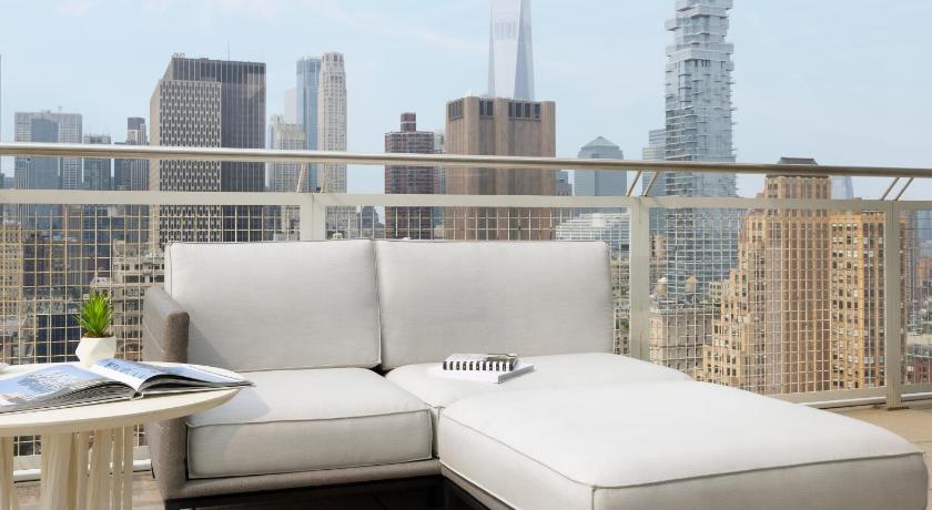 Image of VIP King Suite with Balcony 5