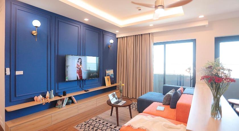 Căn Hộ Nhìn Ra Biển (Apartment with Sea View)