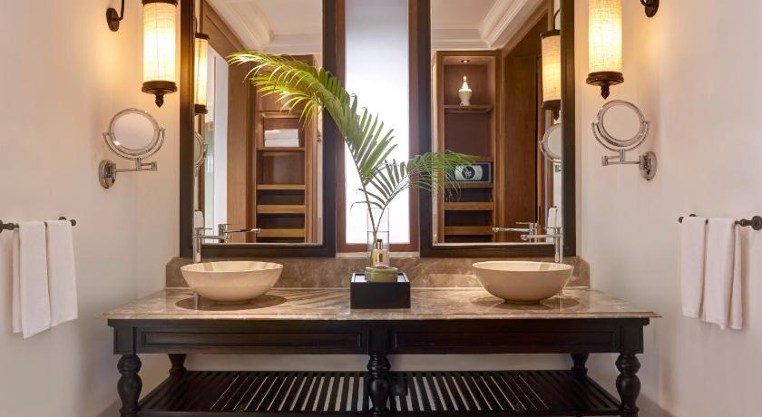 Image of Deluxe Beachfront Villa with Plunge Pool 10