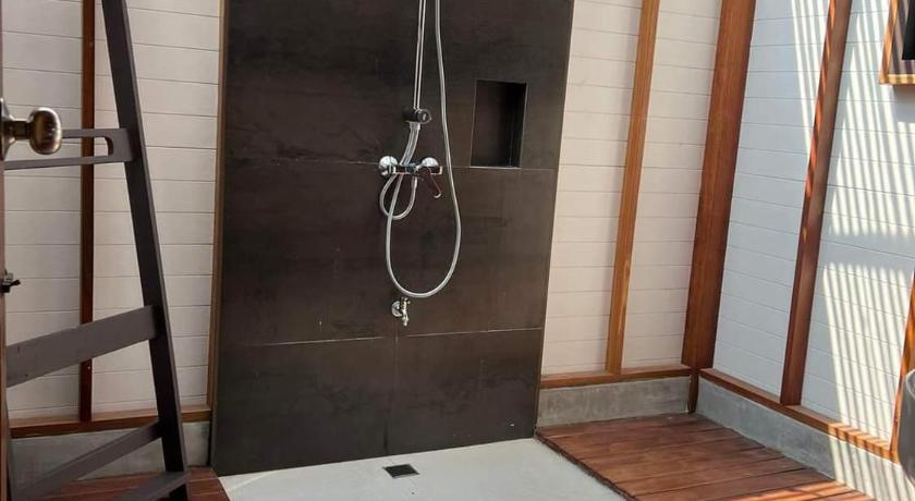 Image of 2 Bedroom Beach Front 10