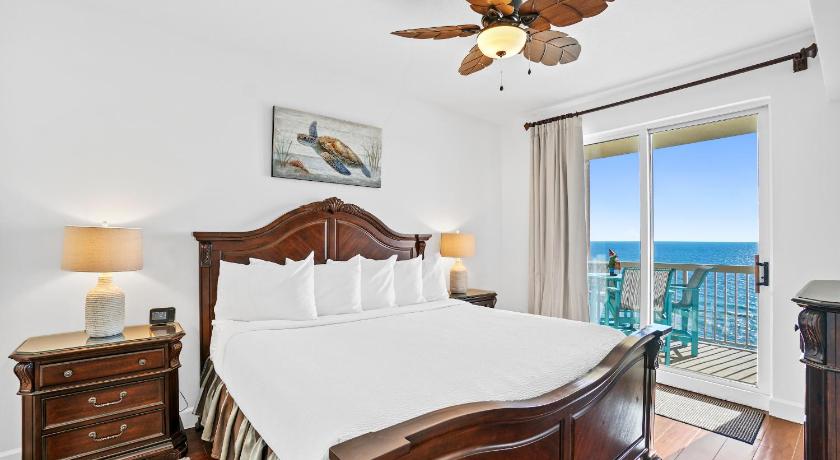 Image of Apartment with Sea View 3