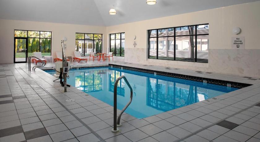 Holiday Inn & Suites Boston-Peabody, an IHG Hotel photo