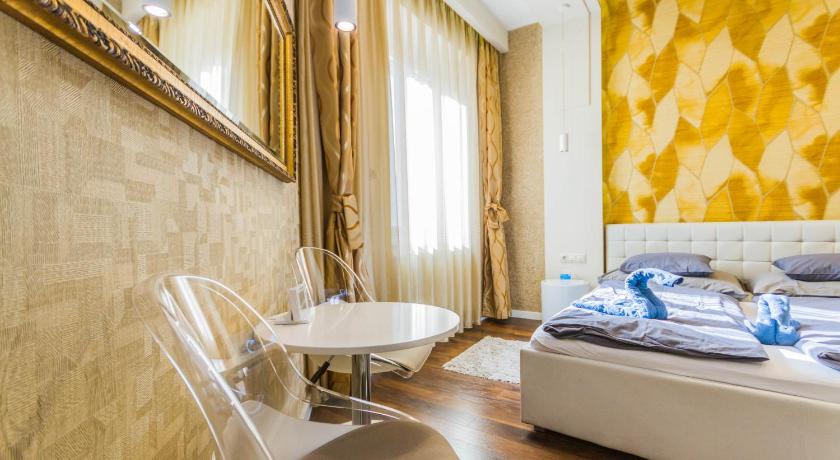 Chain Bridge Studio Apartment photo