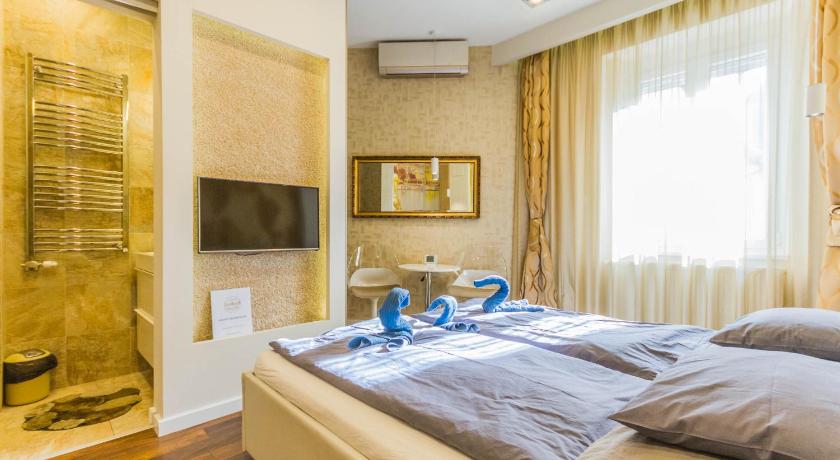 Chain Bridge Studio Apartment photo