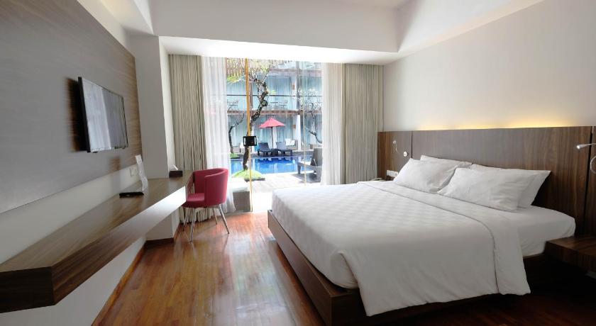 Foto Kamar Akses ke Kolam (Pool Access Room) 3