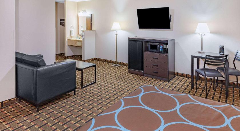 Super 8 by Wyndham League City photo