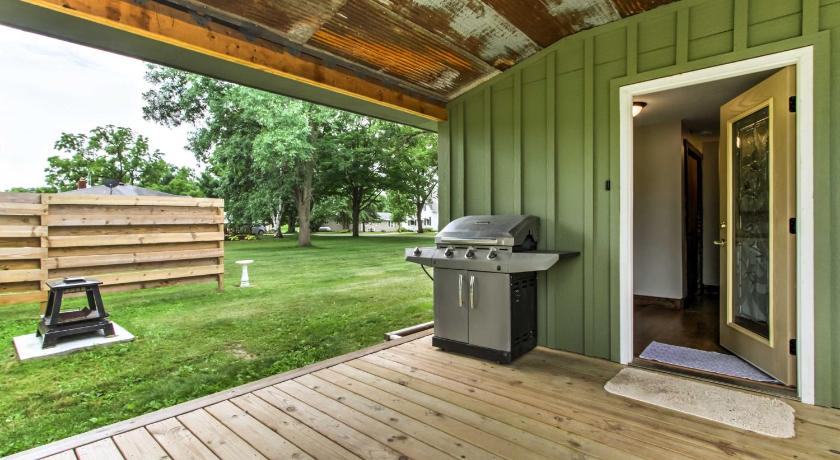 Lake Pepin Cottage with Patio - Walk to the Marina! photo