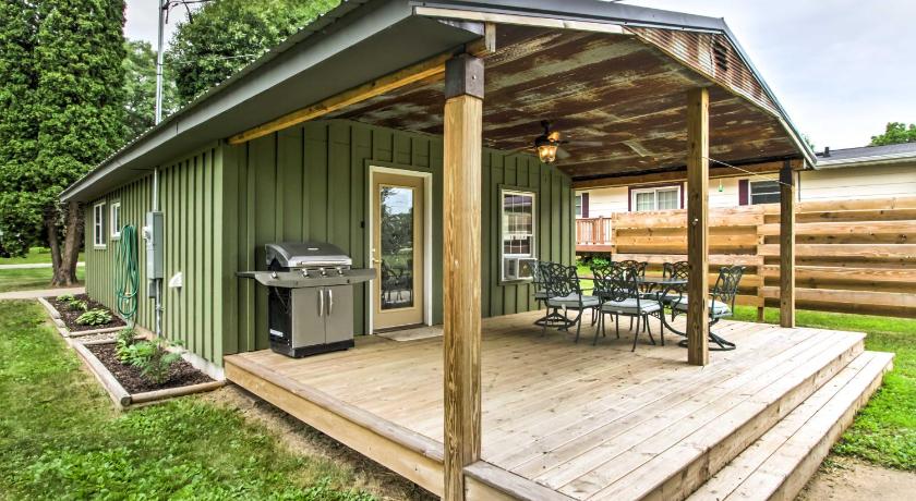 Lake Pepin Cottage with Patio - Walk to the Marina! photo