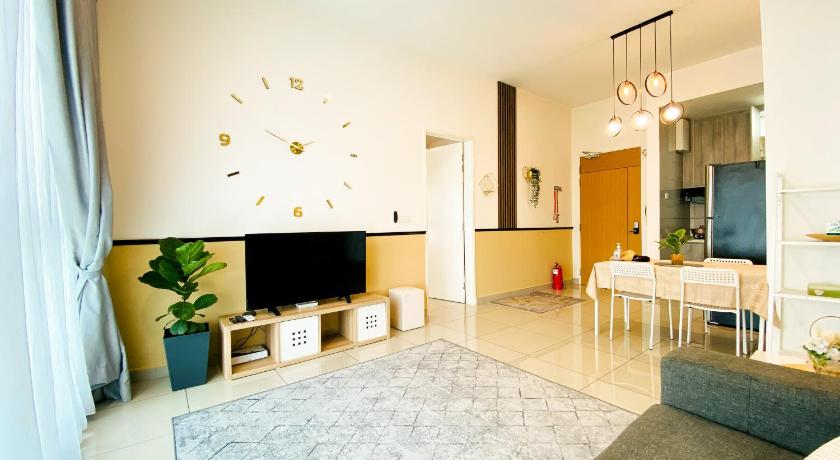 Icon2 Condo in IOI City Mall Putrajaya Pool View - image 2