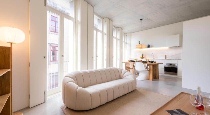 Luxurious Private Flats - Balcony - 41