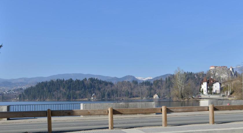 Apartments Mojca — Hotel in Bled