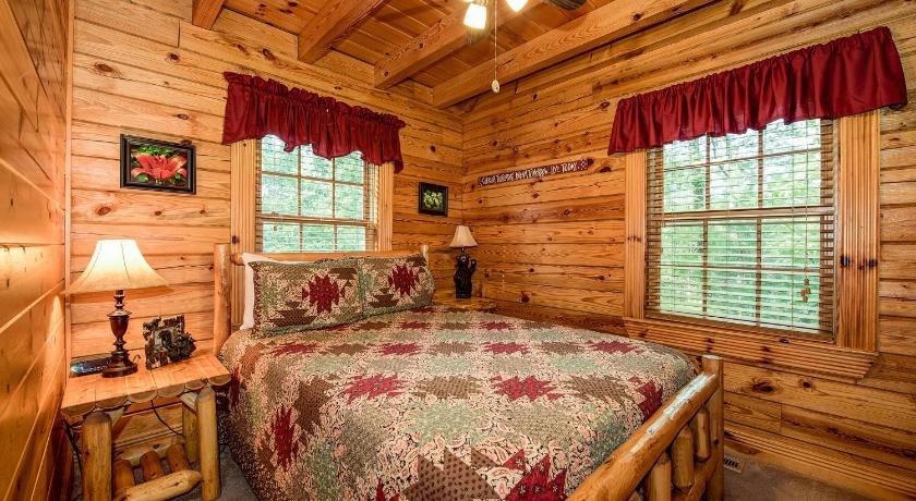 Return To Me, 3 Bedrooms, Sleeps 9, Pool Table, Hot Tub, Gas Fireplace photo