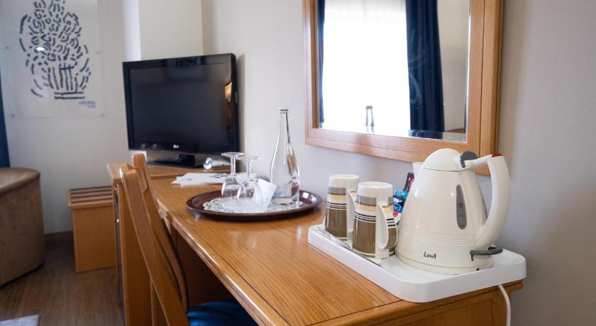 Image of Deluxe King Room 6