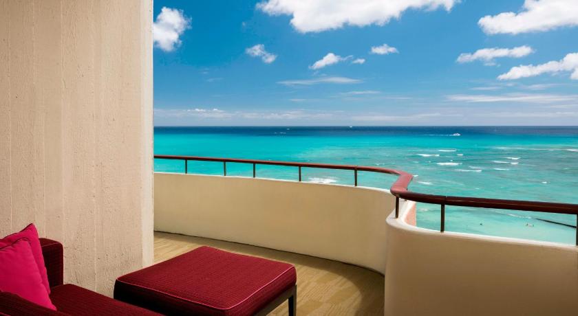 Image of Mailani Ocean Corner, Guest room, 1 King, Oceanfront, Mailani Tower, Corner room, Balcony 1